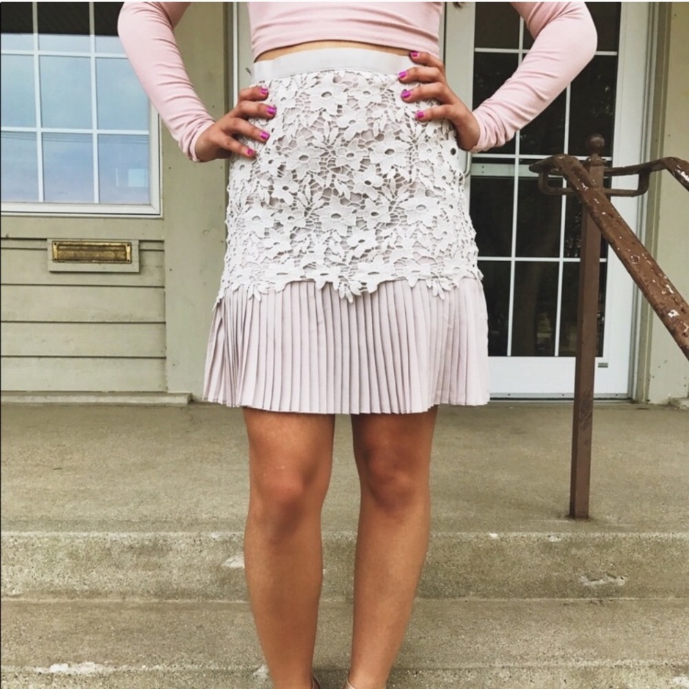 Ivory Pleated Lace Layered Skirt!